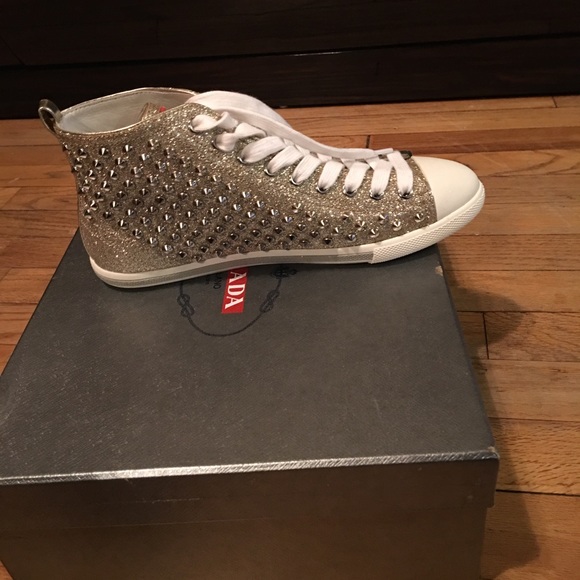 PRADA - Picture 2 of 3